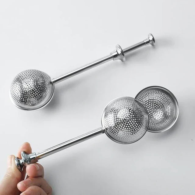 teapop-infuser-Lifestyle_silver_10b8ae83-6a26-4891-ab3a-e82cd4fe1bf4.webp